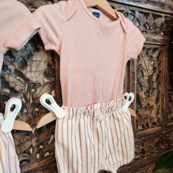 Twin Bundle! Pink Onsies And Striped Bloomers! 12-18m - Picture 3 of 7
